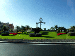 The Plaza de la Chayofita roundabout with the Fuente Iluminada fountain, viewed from the rental car