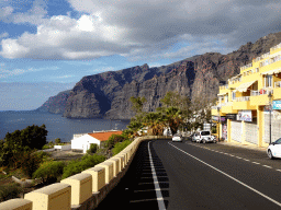 The TF-454 road and the Acantilados de Los Gigantes cliffs