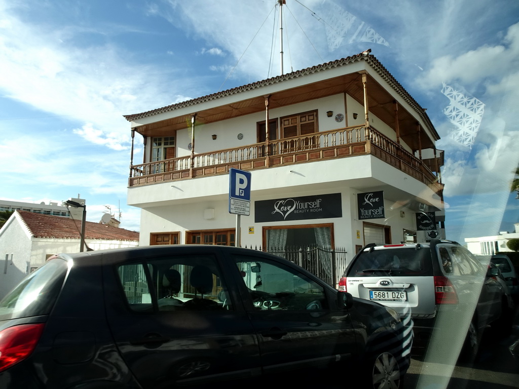 Building at the Avenida Jose Gonzalez Forte street, viewed from the rental car