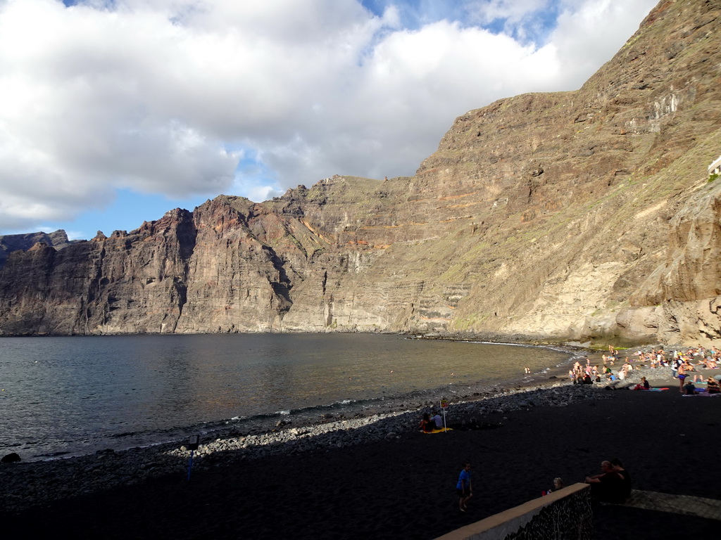 The southwest side of the Playa de los Gigantes beach and the Acantilados de Los Gigantes cliffs