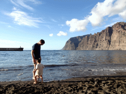 Tim and Max at the Playa de los Gigantes beach and the Acantilados de Los Gigantes cliffs