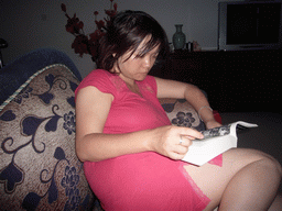 loudi_1_034 - 209 kb - 1024x768 - Miaomiao reading in the living room of Miaomiao`s grandparents` house Miaomiao reading in the living room of Miaomiao`s grandparents` house