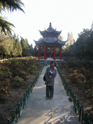 Miaomiao in front of a pavilion at the White Horse Temple