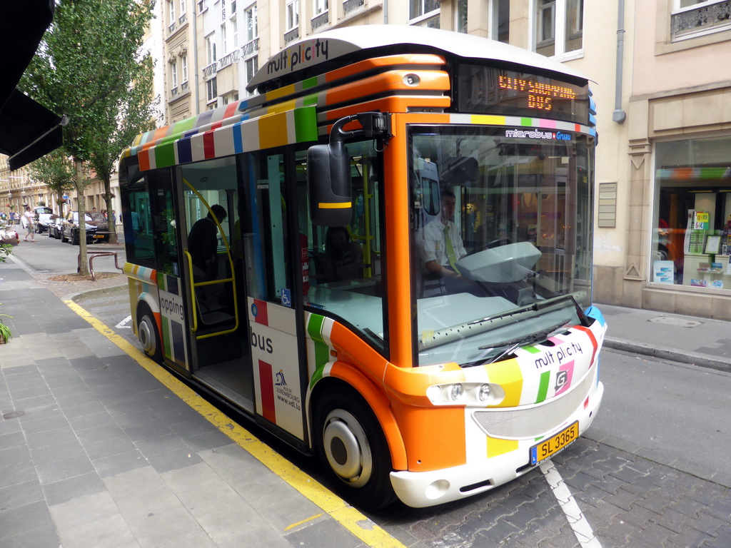 City shopping bus at the Rue Beaumont street