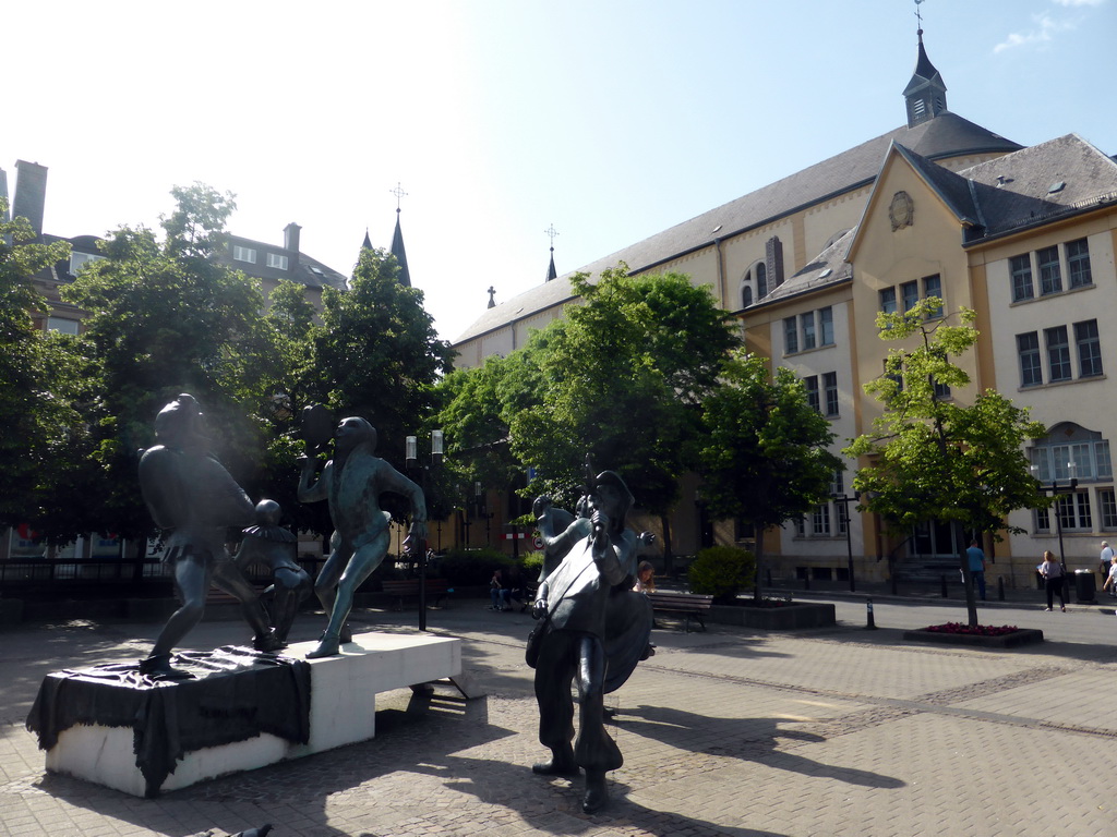 Statues at the Place du Théâtre square