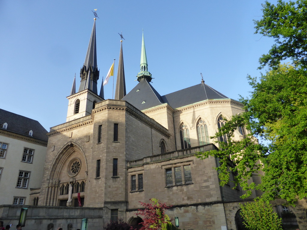 Southwest side of the Notre-Dame Cathedral at the Boulevard Franklin Delano Roosevelt