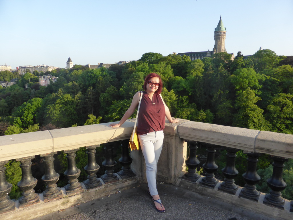 Miaomiao at the Place de la Constitution square, with a view on the Building of the European Coal and Steel Community and the Vallée de la Pétrusse valley