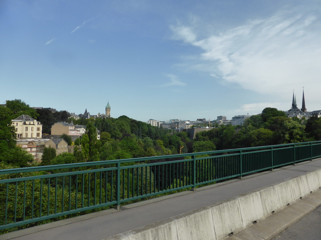 Houses in the Vallée de la Pétrusse valley, the Building of the European Coal and Steel Community and the towers of the Notre-Dame Cathedral, viewed from the Viaduc bridge