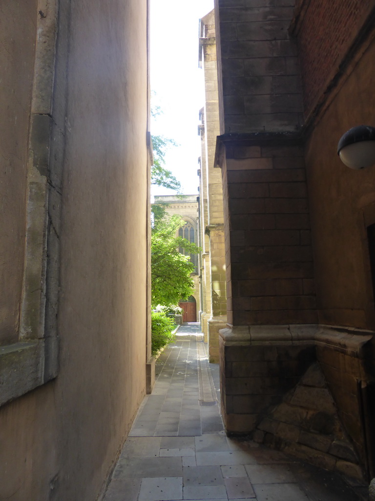 Alley on the northeast side of the Notre-Dame Cathedral
