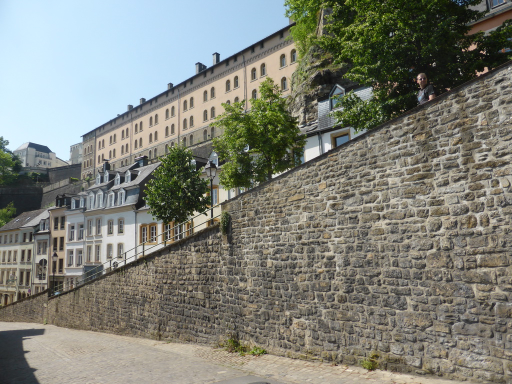 Wall inbetween the Rue Sosthène Weis street and the Montée du Grund street