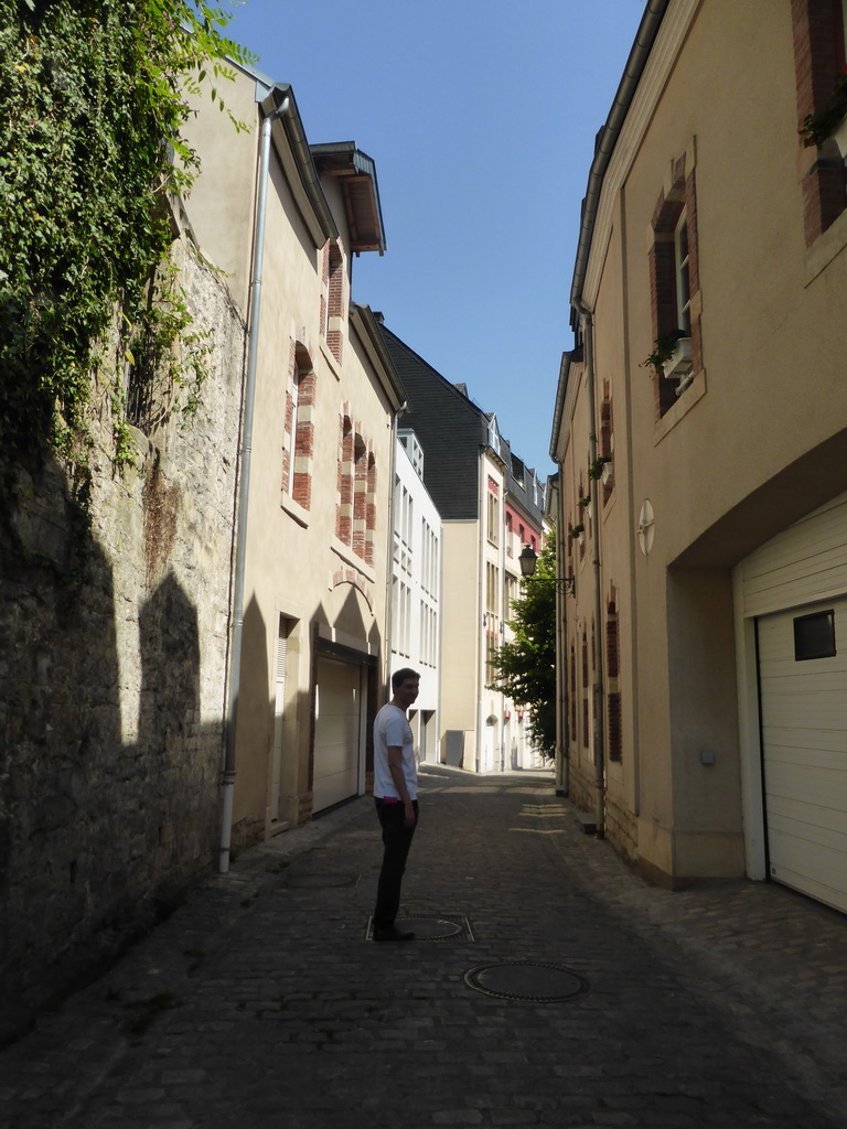 Tim at the Rue Plaetis street