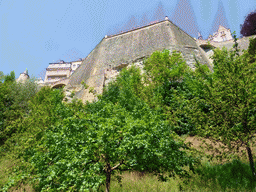 Wall below the Chemin de la Corniche street, viewed from the Rue Plaetis street