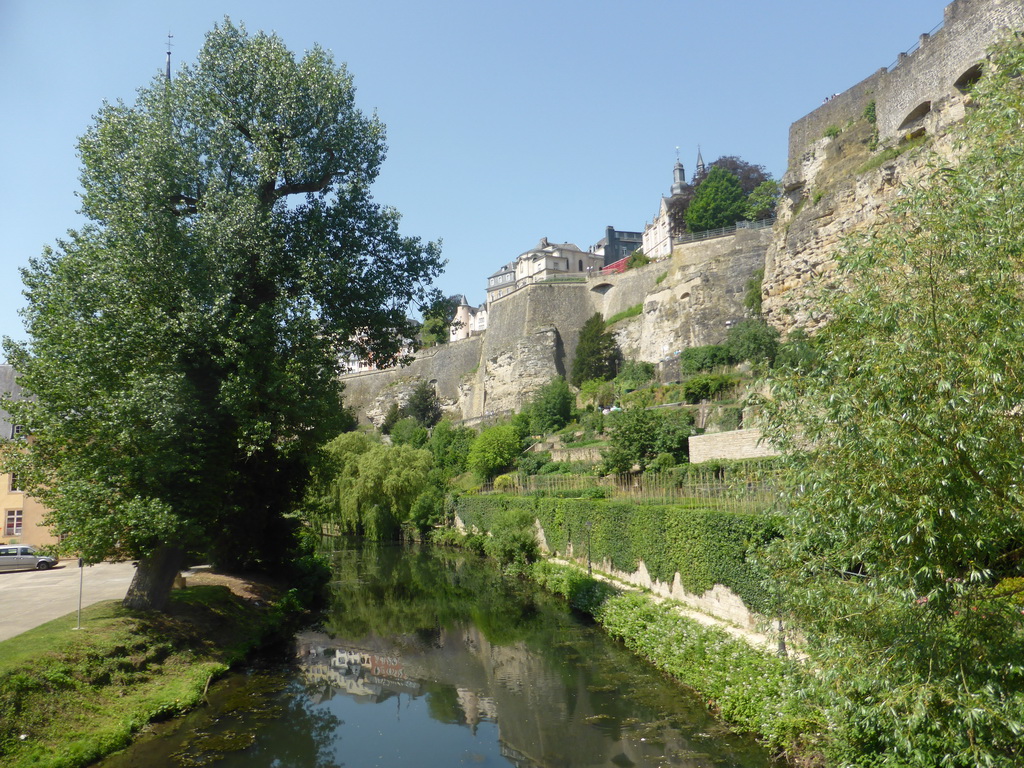 The Alzette-Uelzecht river and the Chemin de la Corniche street, viewed from the Wenzel Wall