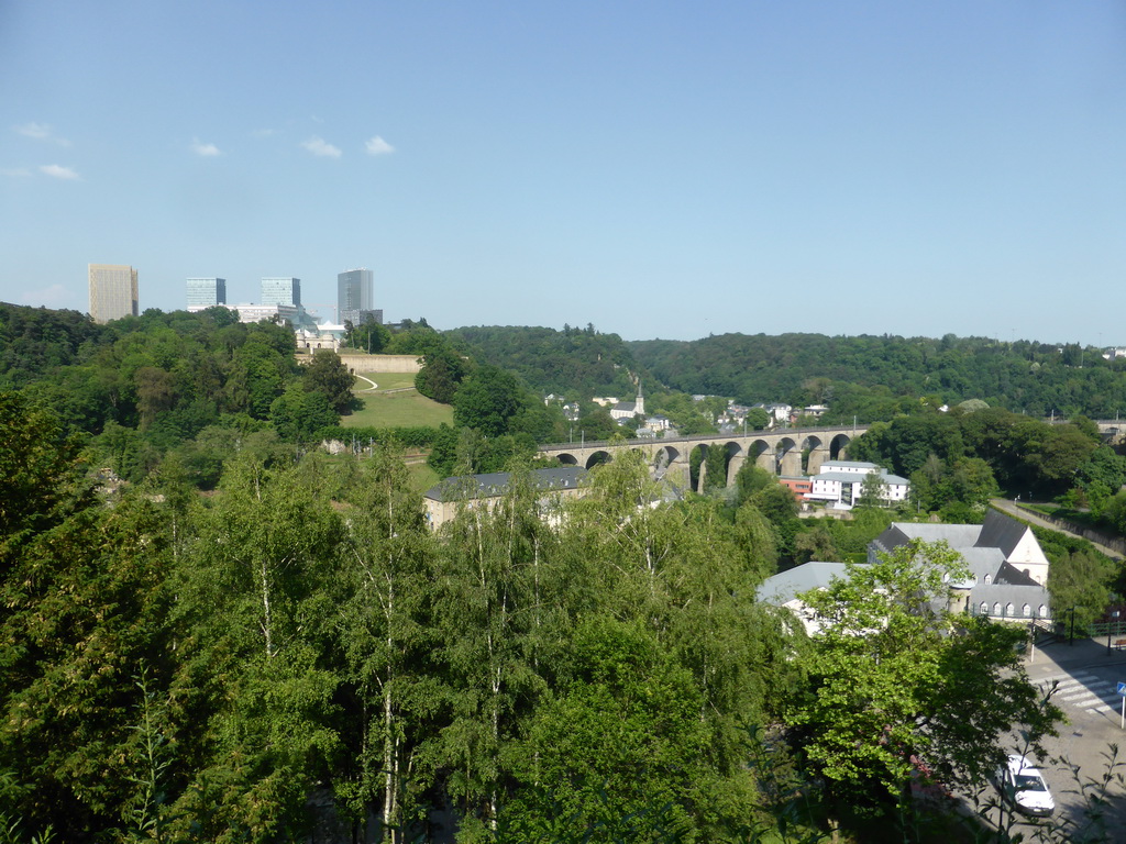 The railway bridge and the Kirchberg district, viewed from the Rue du Nord street