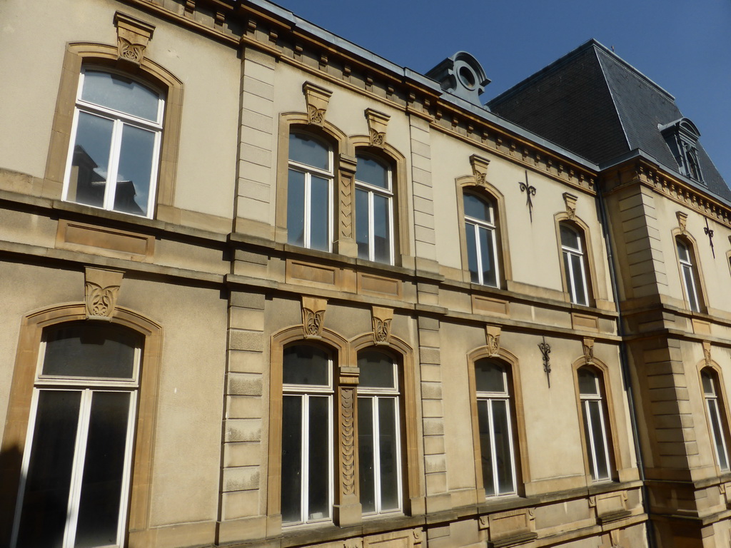 Front of a building at the Rue du Nord street