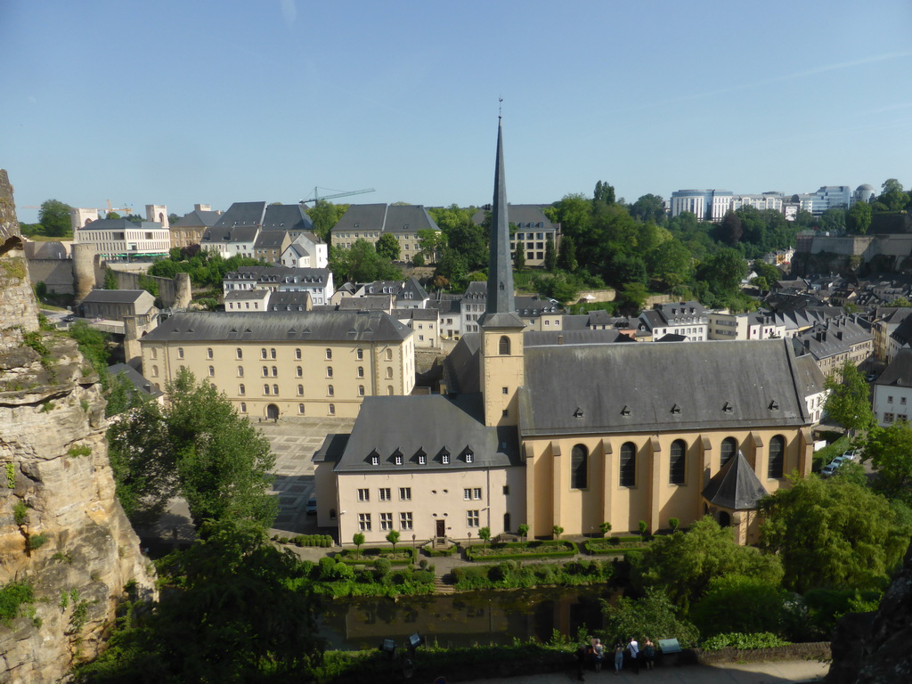 The Grund district with the Alzette-Uelzecht river, the Abbey of Neumünster, the Johanneskirche church and the Rham Plateau, viewed from the Chemin de la Corniche street