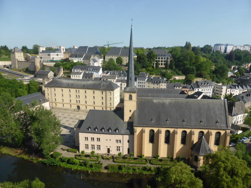 The Grund district with the Alzette-Uelzecht river, the Abbey of Neumünster, the Johanneskirche church and the Rham Plateau, viewed from the Chemin de la Corniche street