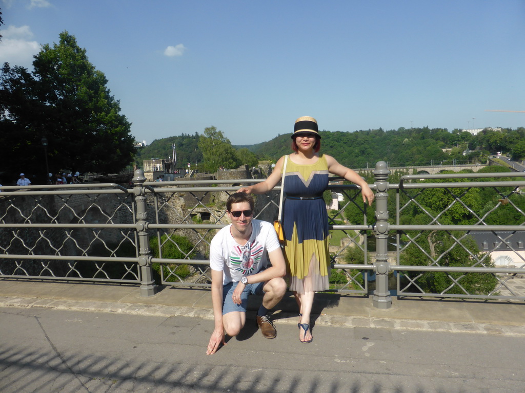 Tim and Miaomiao at the Chemin de la Corniche street, with a view on the Grund district and the Casemates du Bock