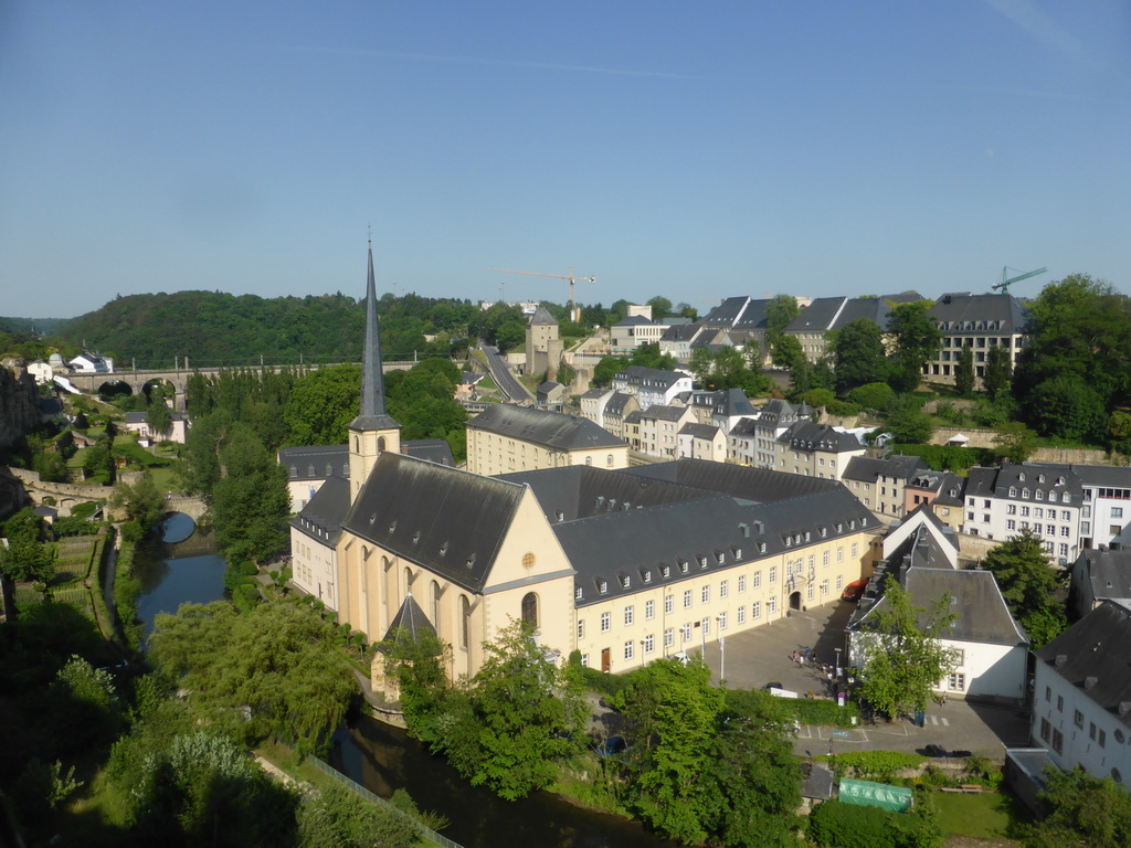 The Grund district with the Wenzel Wall, the Alzette-Uelzecht river, the Abbey of Neumünster, the Johanneskirche church, the Rham Plateau and the railway bridge, viewed from the Chemin de la Corniche street