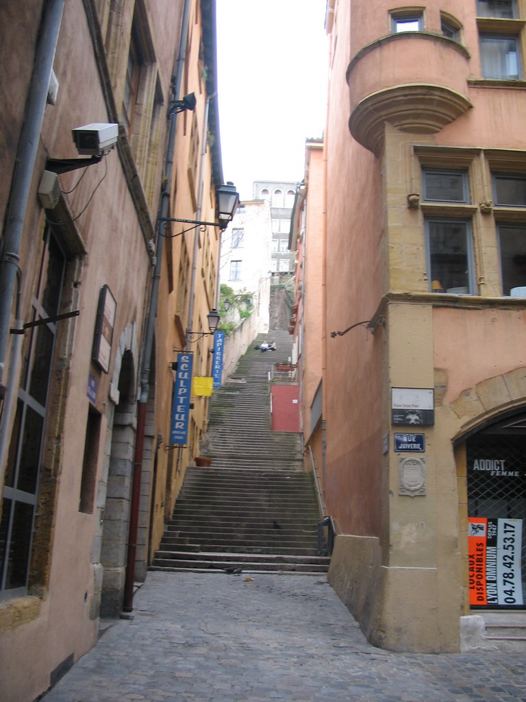 Staircase at the crossing of the Rue de la Loge street and the Rue Juiverie street