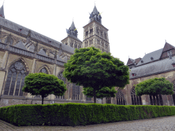 Southwest side of the cloister garden of the Sint-Servaasbasiliek church