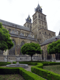 Southwest side of the cloister garden of the Sint-Servaasbasiliek church