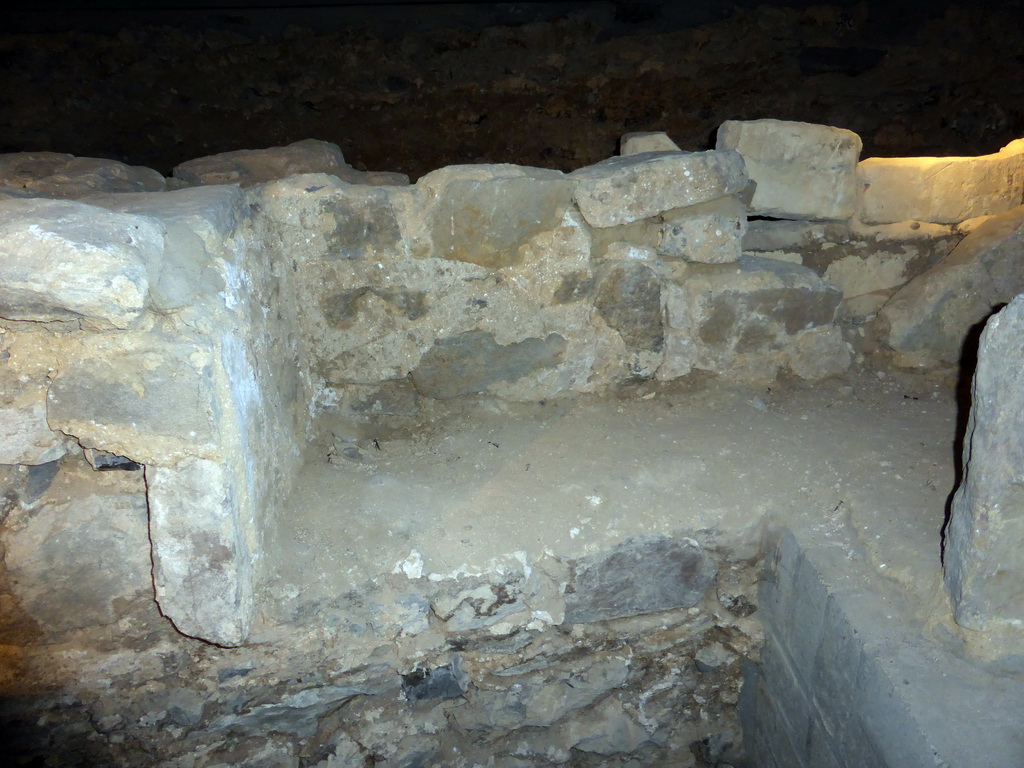 Excavations below the Treasury of the Sint-Servaasbasiliek church