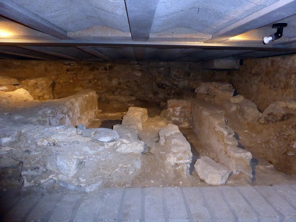 Excavations below the Treasury of the Sint-Servaasbasiliek church