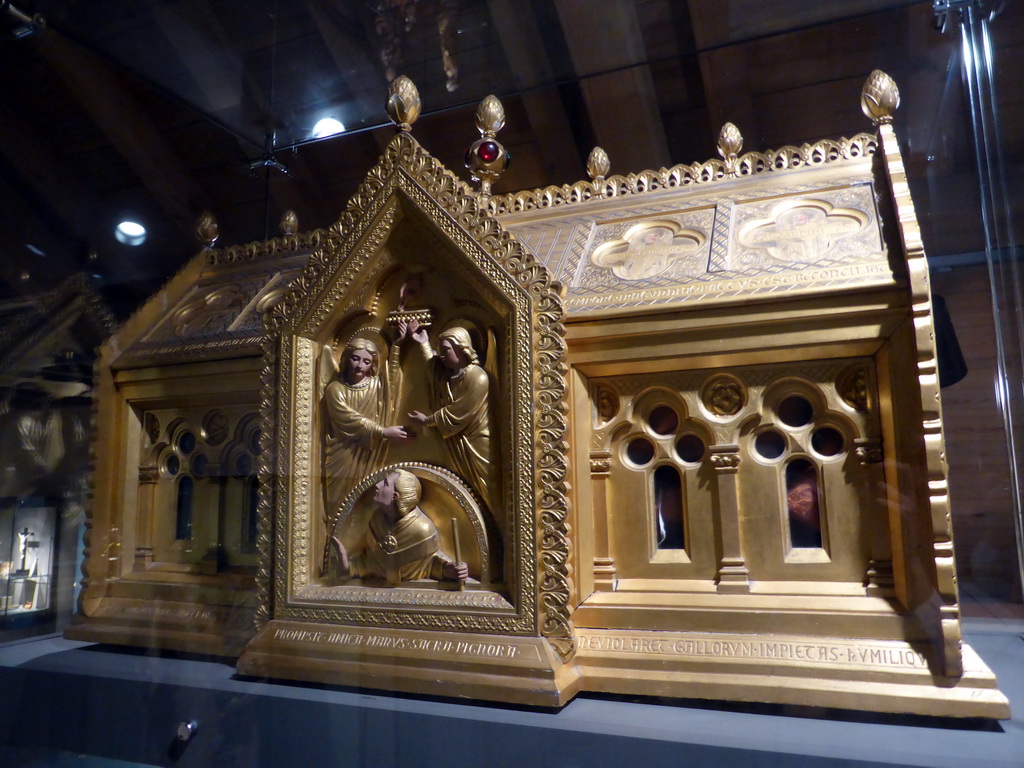 Chest in Room 3 of the Lower Chapel of the Treasury of the Sint-Servaasbasiliek church