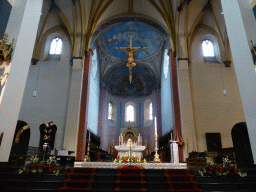 Apse and altar of the Sint-Servaasbasiliek church