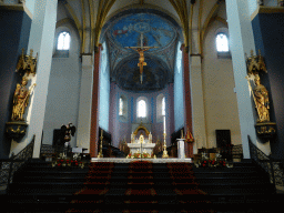 Apse and altar of the Sint-Servaasbasiliek church