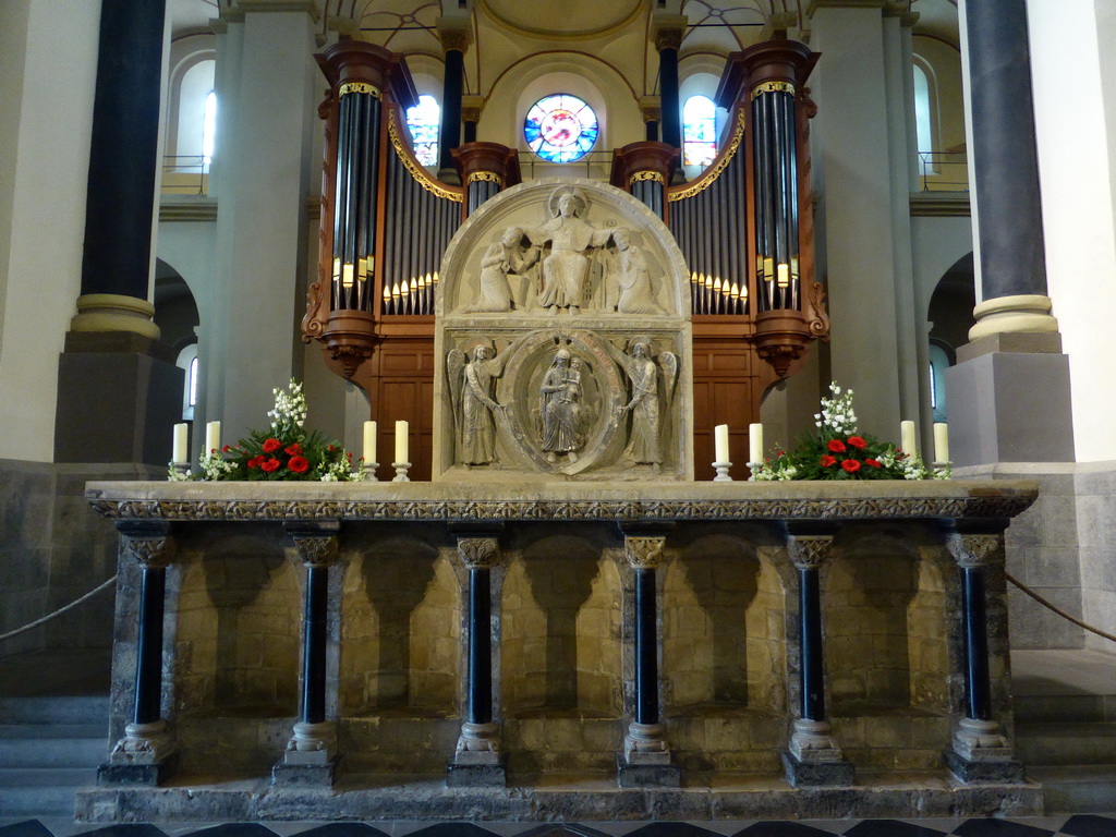 Westwork with relief and organ of the Sint-Servaasbasiliek church