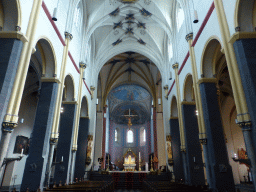 Nave, apse and altar of the Sint-Servaasbasiliek church
