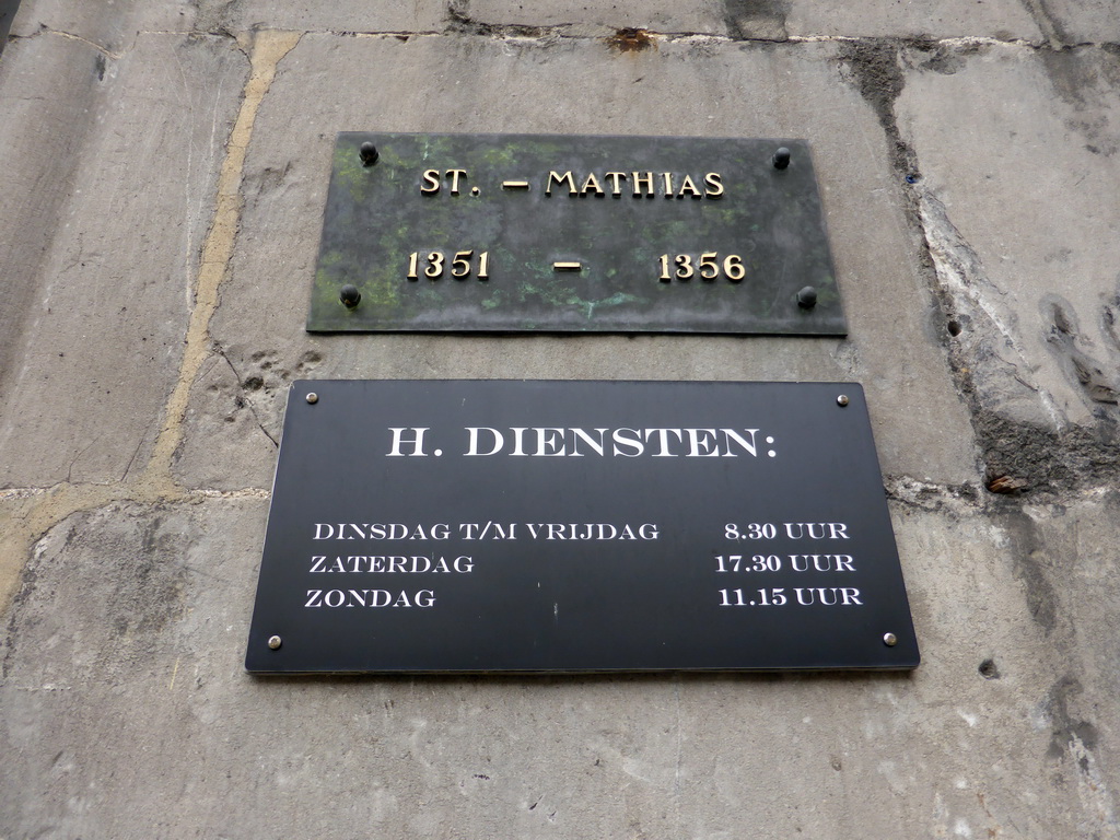 Information on the construction years and services at the front of the Sint-Matthiaskerk church at the Boschstraat street