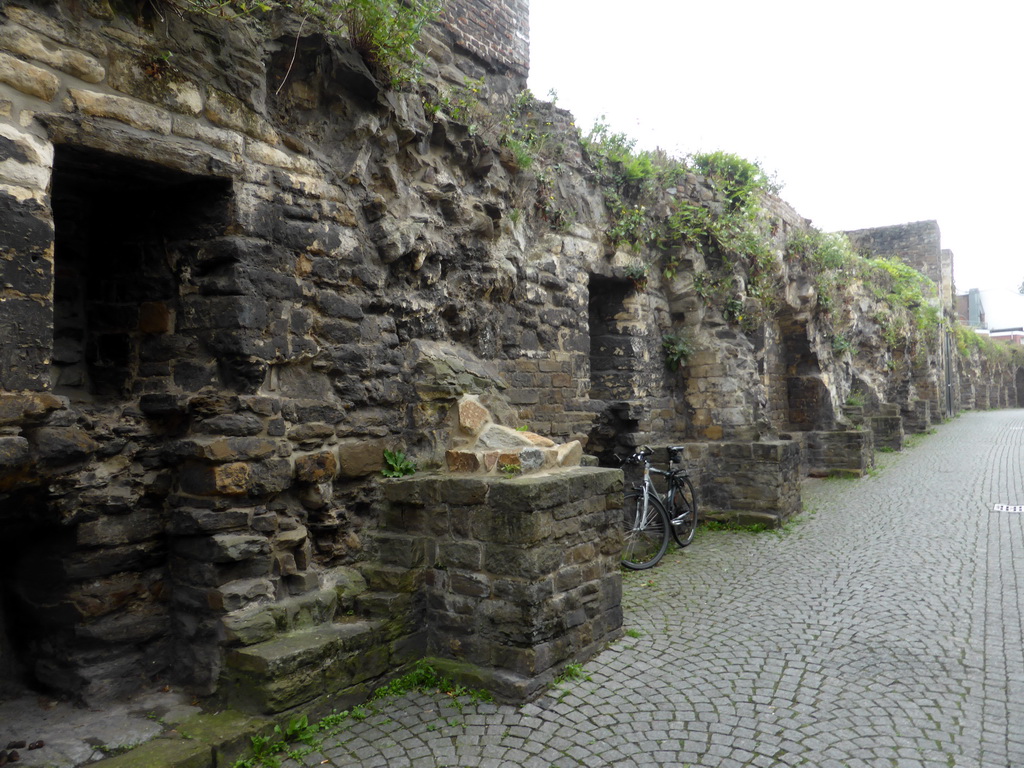 City Wall at the Lang Grachtje street