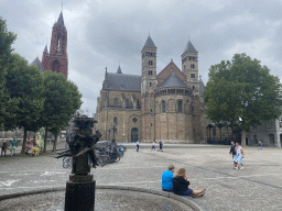 The Vrijthof square with the `Hawt uuch vas` fountain, the Sint-Janskerk church and the Sint-Servaasbasiliek church
