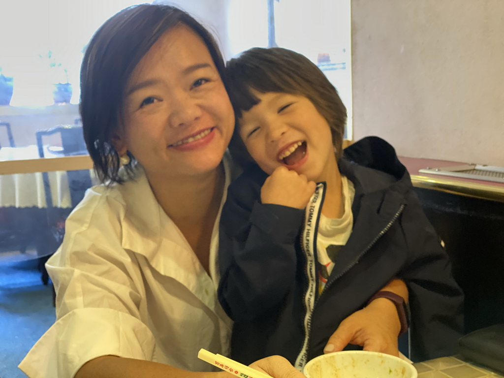 Miaomiao and Max at the Yong Kee restaurant