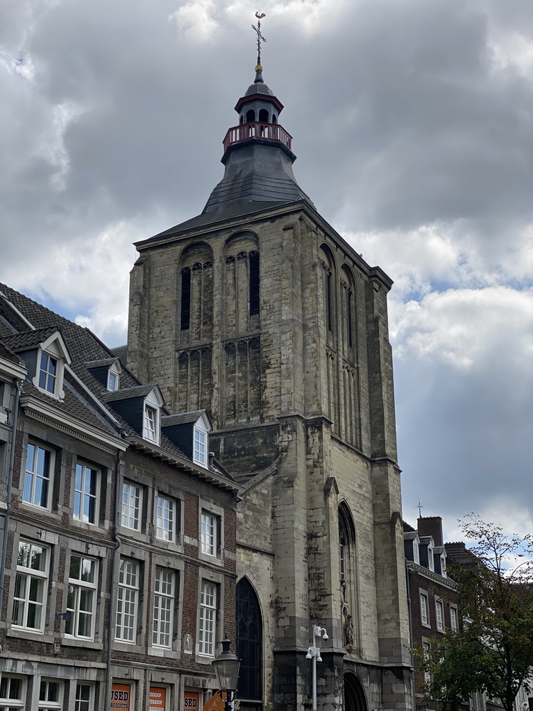 Northwest side of the Sint-Matthiaskerk church at the Boschstraat street