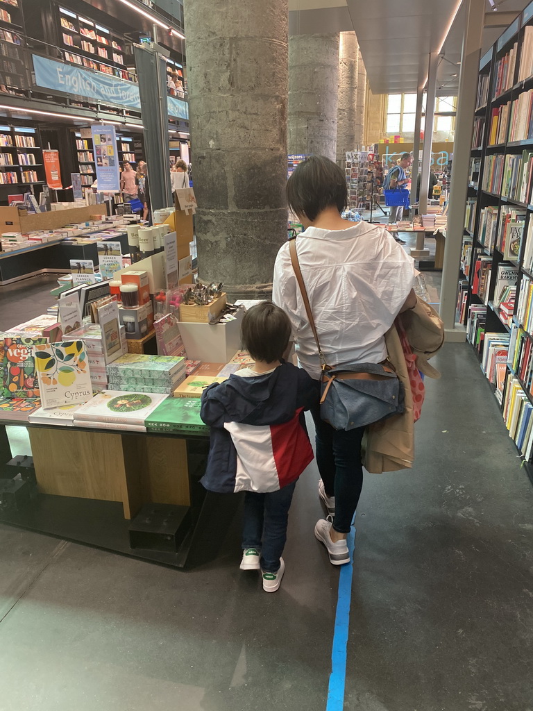 Miaomiao and Max at the Bookstore Dominicanen