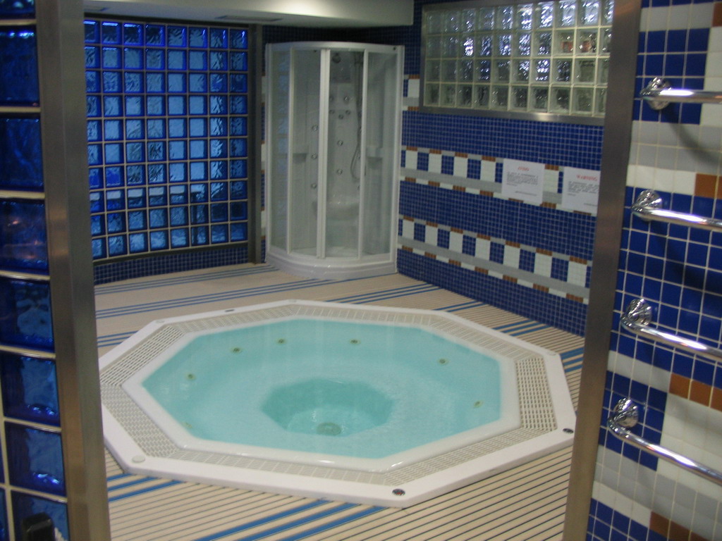 Jacuzzi and shower in the Santiago Bernabéu stadium