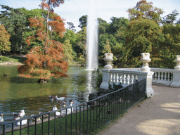 The lake and fountain in front of the Palacio de Cristal (Crystal Palace), in the Parque del Buen Retiro park
