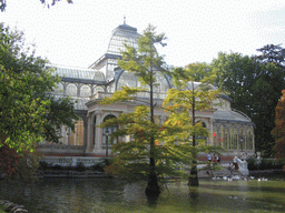 The Palacio de Cristal, with the lake in front, in the Parque del Buen Retiro park