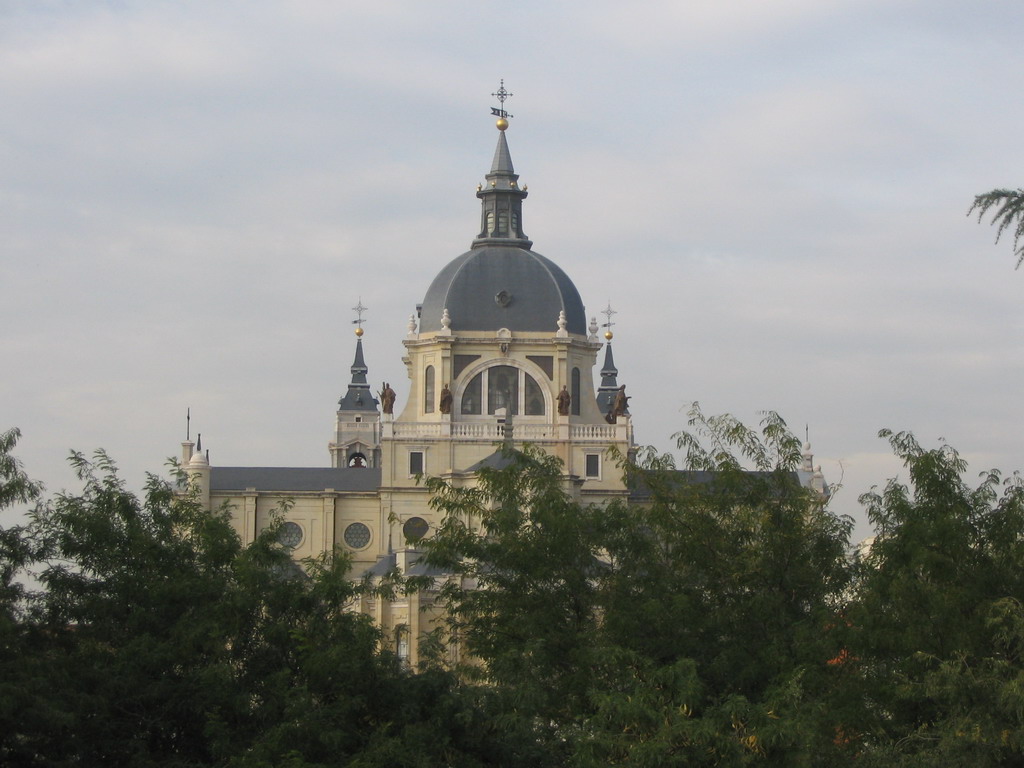 The back side of the Almudena Cathedral, from the Jardines del Emir Mohamed I gardens
