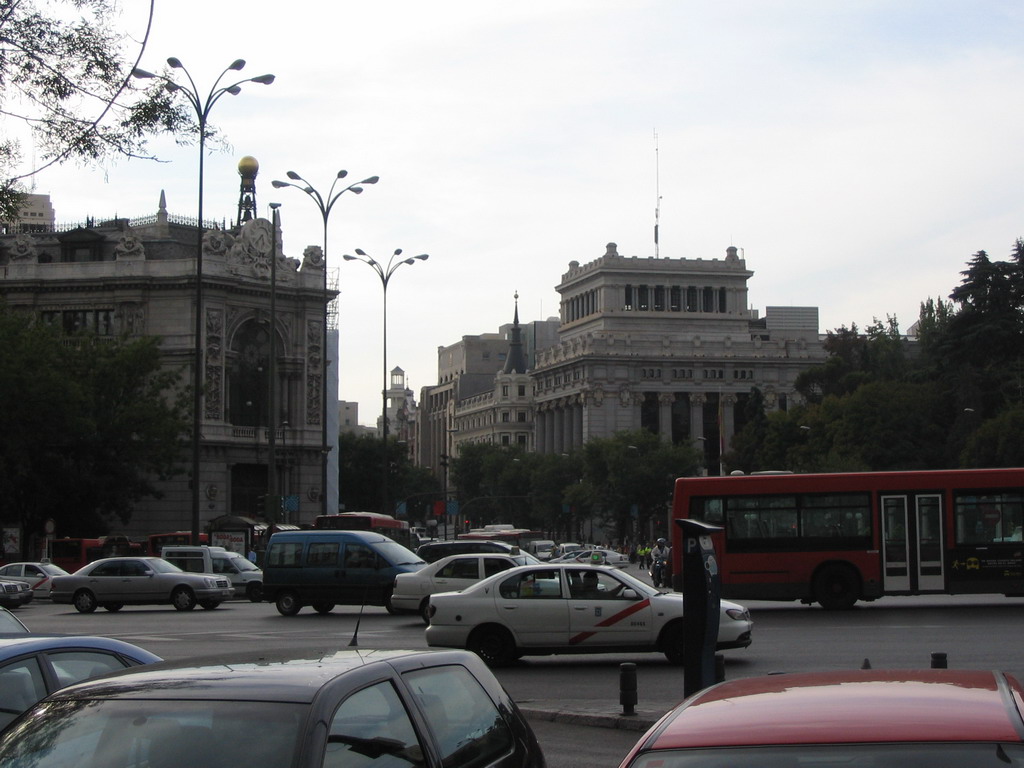 The Plaza de Cibeles square, with the Bank of Spain and the Metropolis Building (Edificio Metrópolis)