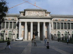 Entrance to the Prado Museum, with the statue of Diego Velázquez