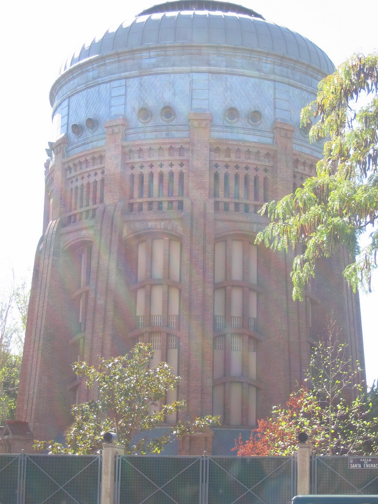 The Sala Canal de Isabel II building at the Calle de Santa Engracia street