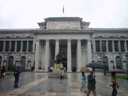 Entrance to the Prado Museum, with the statue of Diego Velázquez