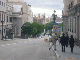 Kees and Jeroen in the Carrera de San Jerónimo street, with the Congress of Deputies, the Neptune Fountain and the San Jerónimo el Real church