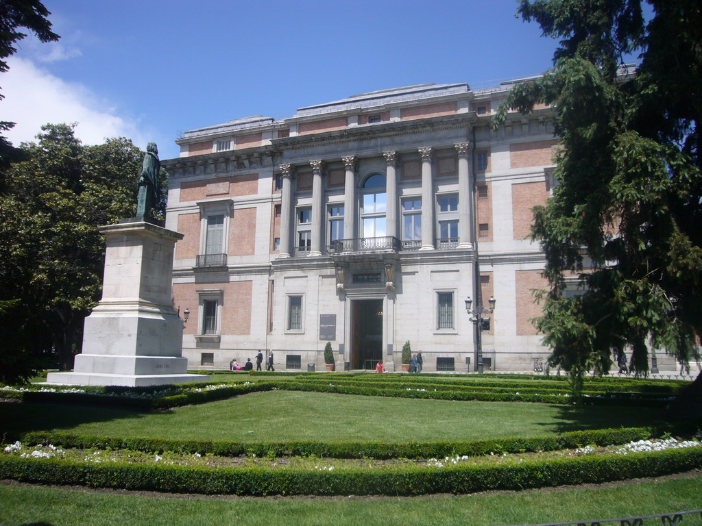 Statue of Bartolomé Esteban Murillo at the south side of the Prado Museum