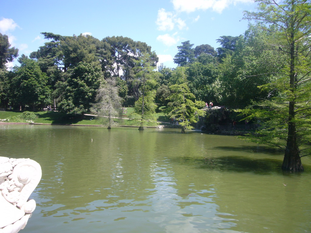 The lake in front of the Palacio de Cristal in the Parque del Buen Retiro park